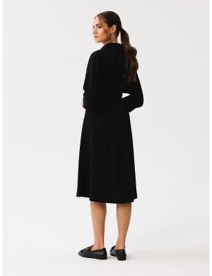 Blushed Cut Dress: Elegant & Comfortable 3/4 Sleeve Midi Dress