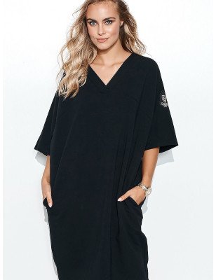 Casual Oversize Sweatshirt Dress with Geometric Cut and Heart Neckline