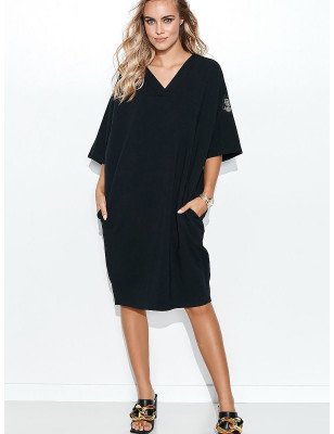 Casual Oversize Sweatshirt Dress with Geometric Cut and Heart Neckline